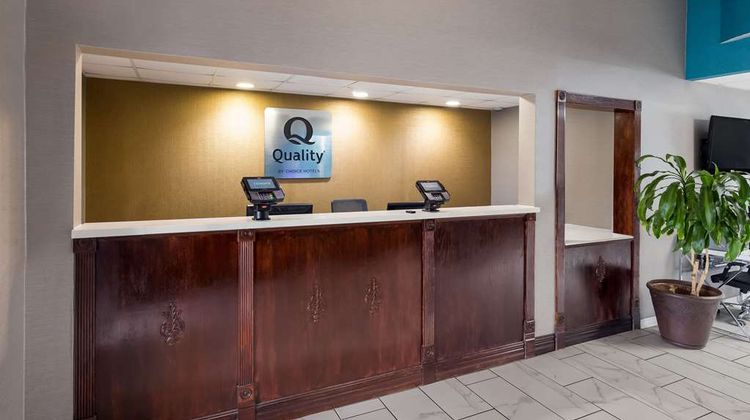 Quality Inn & Suites Lobby