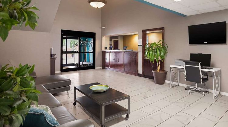 Quality Inn & Suites Lobby