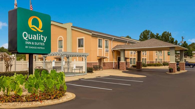 <b>Quality Inn & Suites Exterior</b>. Images powered by <a href="https://iceportal.shijigroup.com/" title="IcePortal" target="_blank">IcePortal</a>.