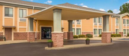 Quality Inn & Suites Exterior