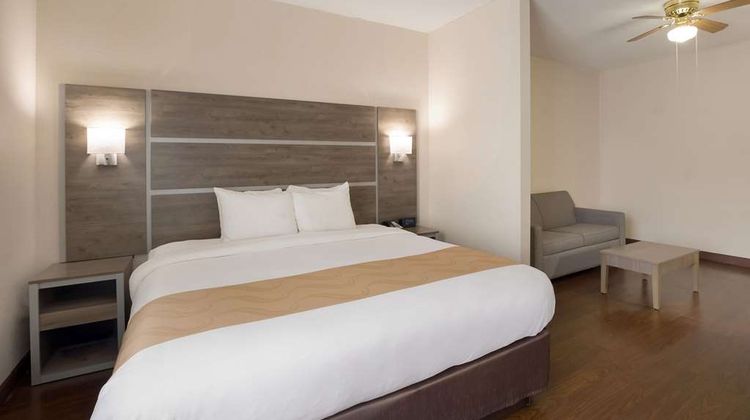 Quality Inn & Suites Suite