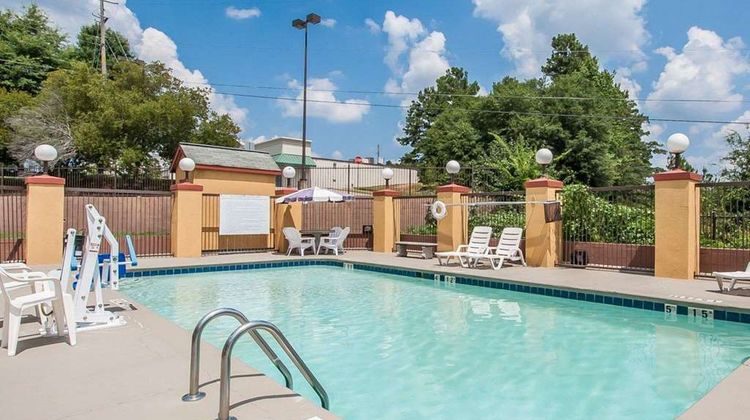 Econo Lodge Northport - Tuscaloosa Pool