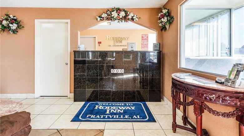 <b>Rodeway Inn Lobby</b>. Images powered by <a href="https://iceportal.shijigroup.com/" title="IcePortal" target="_blank">IcePortal</a>.