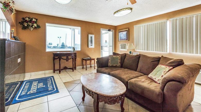 <b>Rodeway Inn Lobby</b>. Images powered by <a href="https://iceportal.shijigroup.com/" title="IcePortal" target="_blank">IcePortal</a>.