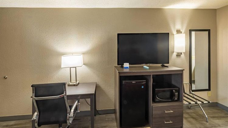 Rodeway Inn Room