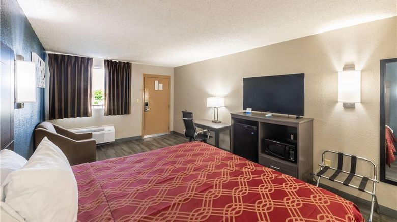 <b>Rodeway Inn Room</b>. Images powered by <a href="https://iceportal.shijigroup.com/" title="IcePortal" target="_blank">IcePortal</a>.