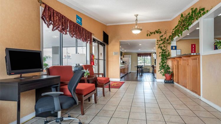 Econo Lodge Oxford Lobby