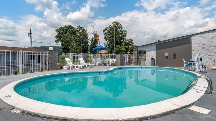 Econo Lodge Oxford Pool