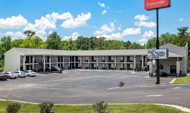 Econo Lodge Inn and Suites Evergreen Exterior