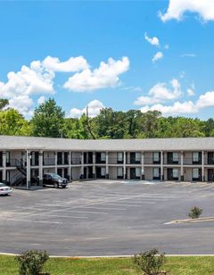 Econo Lodge Inn and Suites Evergreen