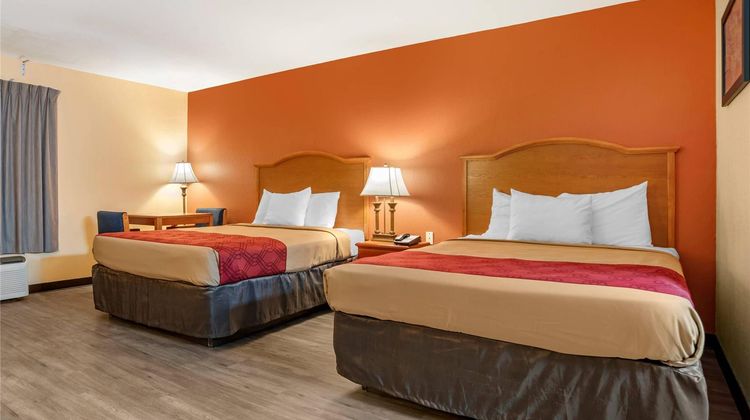 Econo Lodge Inn and Suites Evergreen Room