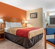 Econo Lodge Inn and Suites Evergreen Room