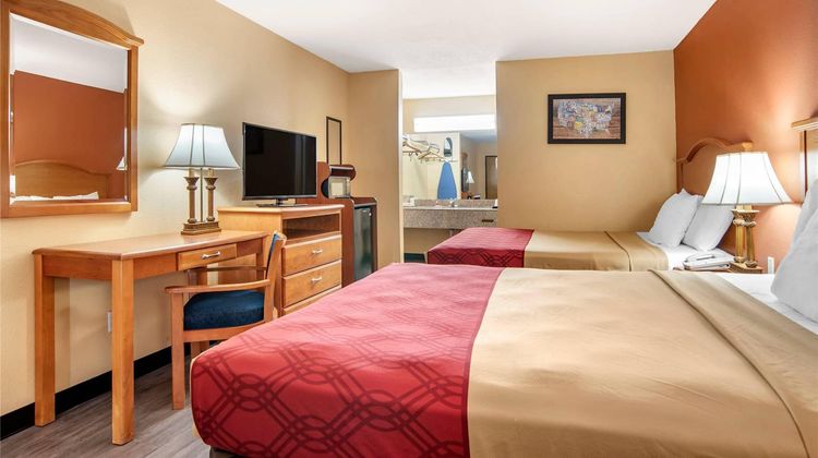 Econo Lodge Inn and Suites Evergreen Room