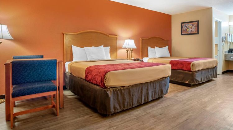 Econo Lodge Inn and Suites Evergreen Room