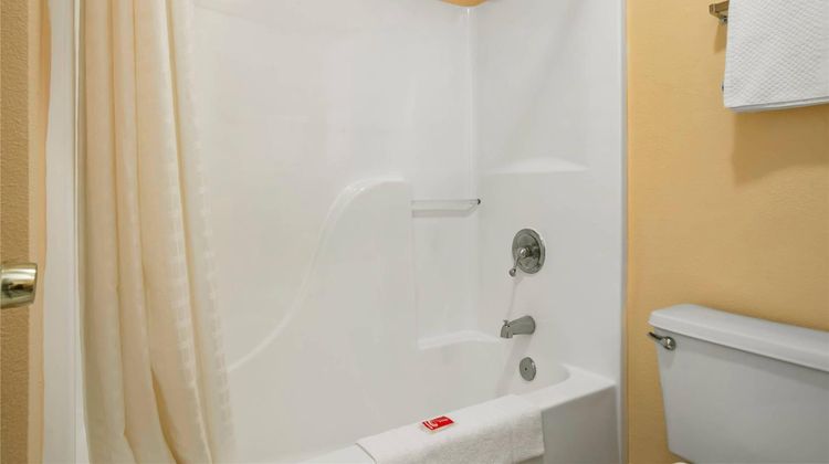 Econo Lodge Inn and Suites Evergreen Room