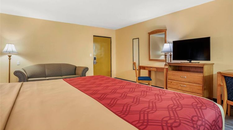 Econo Lodge Inn and Suites Evergreen Suite