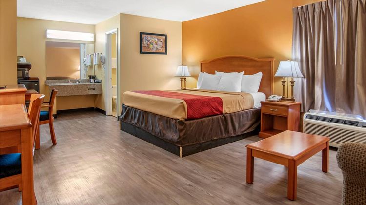 Econo Lodge Inn and Suites Evergreen Suite