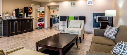 Quality Inn University Area Lobby