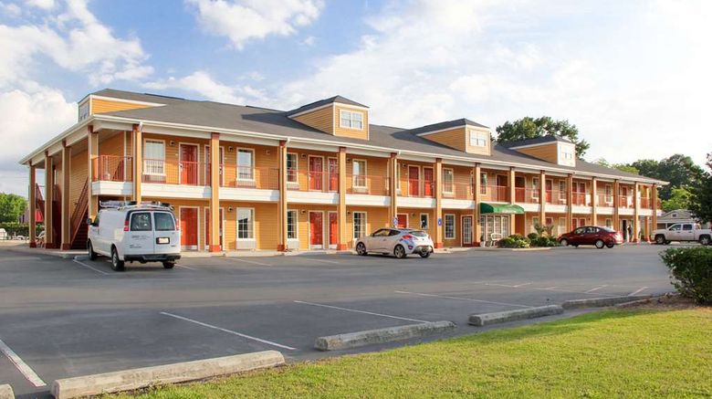 <b>Quality Inn Exterior</b>. Images powered by <a href="https://iceportal.shijigroup.com/" title="IcePortal" target="_blank">IcePortal</a>.