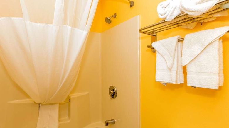 <b>Quality Inn Room</b>. Images powered by <a href="https://iceportal.shijigroup.com/" title="IcePortal" target="_blank">IcePortal</a>.