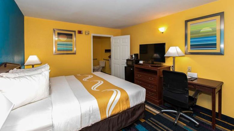 <b>Quality Inn Room</b>. Images powered by <a href="https://iceportal.shijigroup.com/" title="IcePortal" target="_blank">IcePortal</a>.