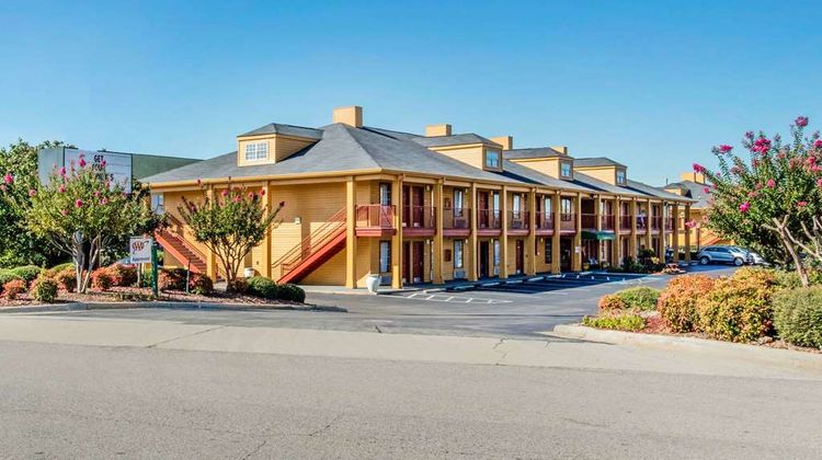 Quality Inn Exterior