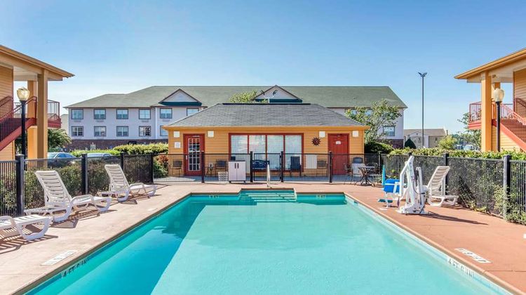 Quality Inn Pool