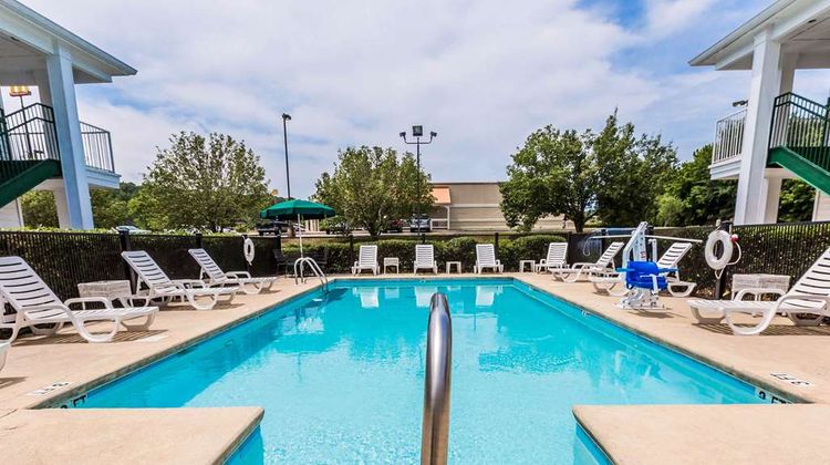 Quality Inn Pool