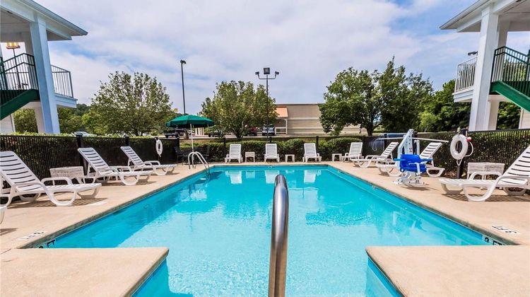 Quality Inn Pool