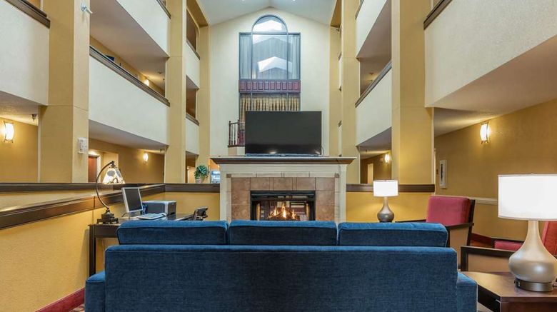 <b>Comfort Inn & Suites Jasper Lobby</b>. Images powered by <a href="https://iceportal.shijigroup.com/" title="IcePortal" target="_blank">IcePortal</a>.