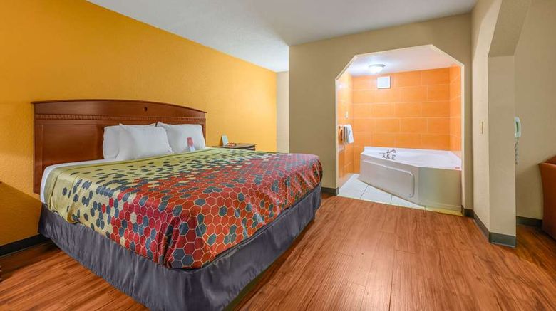 <b>Econo Lodge Decatur South Suite</b>. Images powered by <a href="https://iceportal.shijigroup.com/" title="IcePortal" target="_blank">IcePortal</a>.