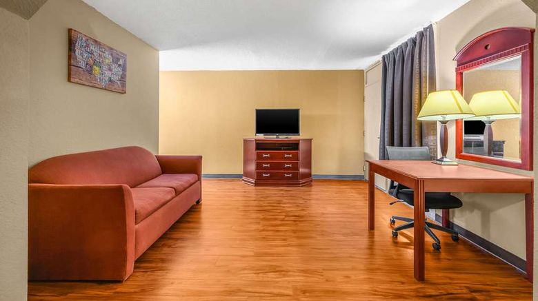 <b>Econo Lodge Decatur South Suite</b>. Images powered by <a href="https://iceportal.shijigroup.com/" title="IcePortal" target="_blank">IcePortal</a>.