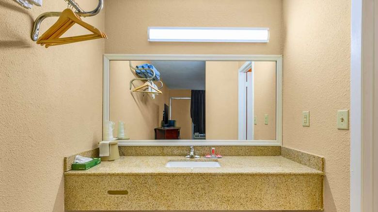 <b>Econo Lodge Decatur South Room</b>. Images powered by <a href="https://iceportal.shijigroup.com/" title="IcePortal" target="_blank">IcePortal</a>.