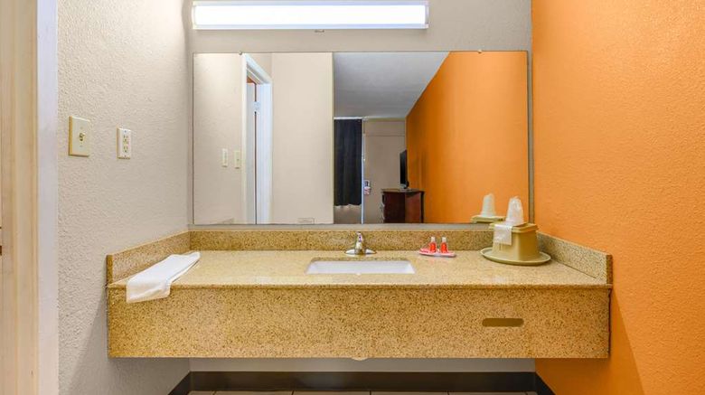 <b>Econo Lodge Decatur South Suite</b>. Images powered by <a href="https://iceportal.shijigroup.com/" title="IcePortal" target="_blank">IcePortal</a>.