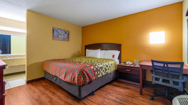 <b>Econo Lodge Decatur South Room</b>. Images powered by <a href="https://iceportal.shijigroup.com/" title="IcePortal" target="_blank">IcePortal</a>.