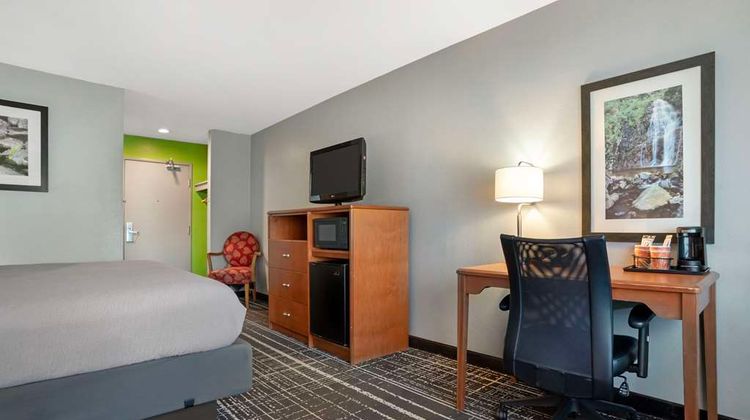 Quality Inn & Suites-Highway 280 Room