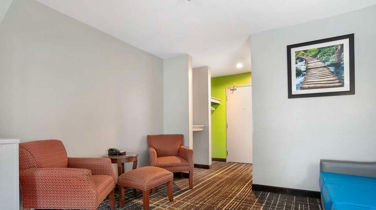 Quality Inn & Suites-Highway 280 Suite