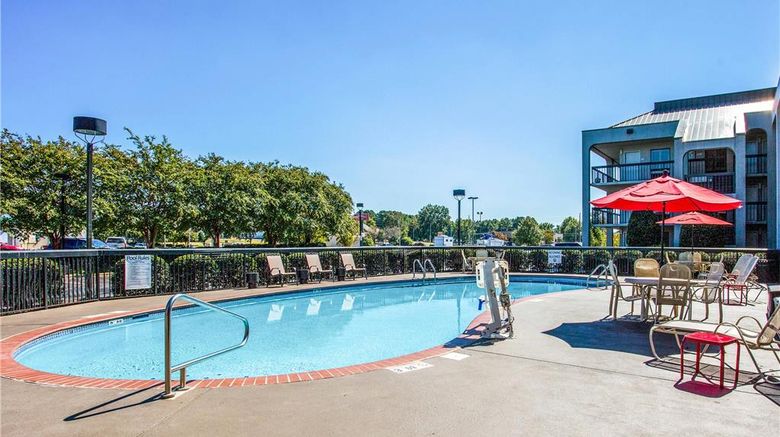 <b>Clarion Inn Huntsville Pool</b>. Images powered by <a href="https://iceportal.shijigroup.com/" title="IcePortal" target="_blank">IcePortal</a>.