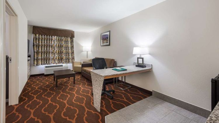 Quality Inn & Suites Huntsville Suite