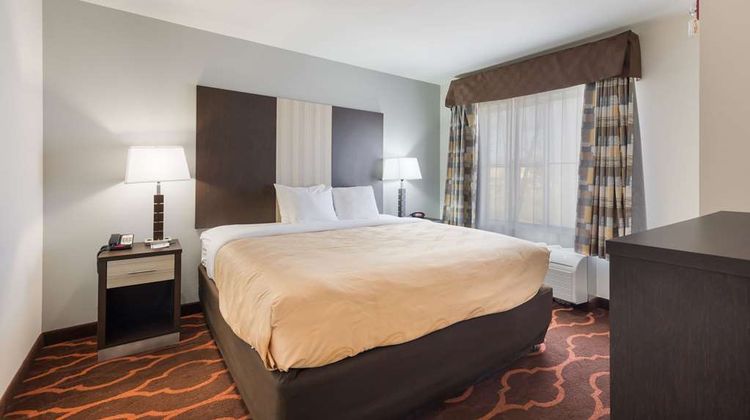 Quality Inn & Suites Huntsville Suite