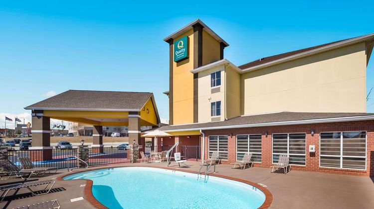 Quality Inn & Suites Huntsville Pool