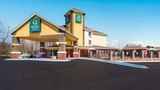 <b>Quality Inn & Suites Huntsville Exterior</b>. Images powered by <a href="https://iceportal.shijigroup.com/" title="IcePortal" target="_blank">IcePortal</a>.