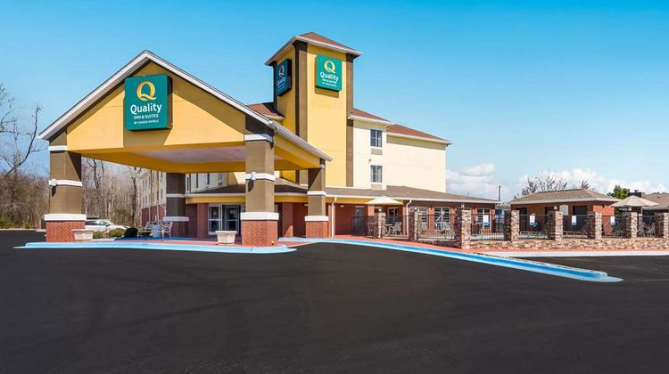 Quality Inn & Suites Huntsville Exterior