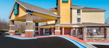 Quality Inn & Suites Huntsville Exterior