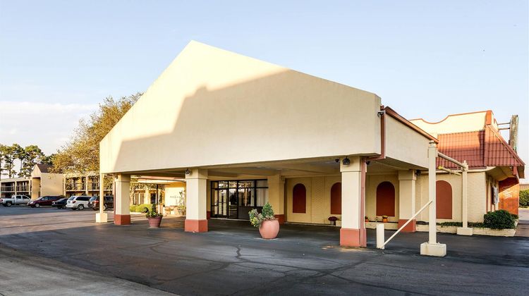 Quality Inn Exterior