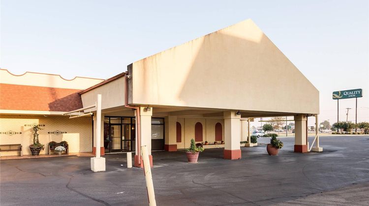Quality Inn Exterior
