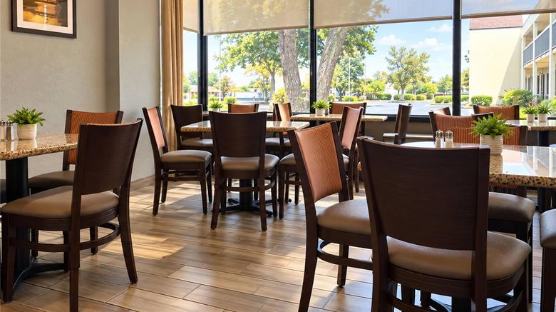 <b>Quality Inn Restaurant</b>. Images powered by <a href="https://iceportal.shijigroup.com/" title="IcePortal" target="_blank">IcePortal</a>.