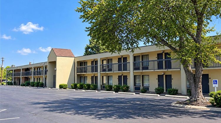 Quality Inn Exterior