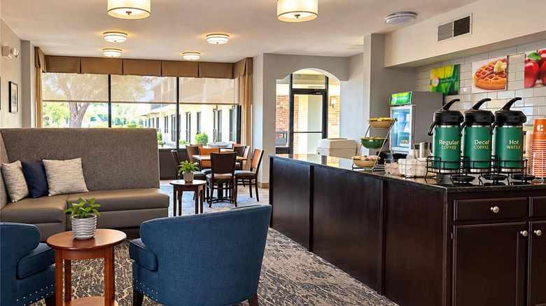 <b>Quality Inn Lobby</b>. Images powered by <a href="https://iceportal.shijigroup.com/" title="IcePortal" target="_blank">IcePortal</a>.