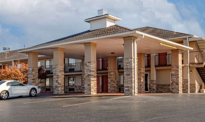 Quality Inn Exterior